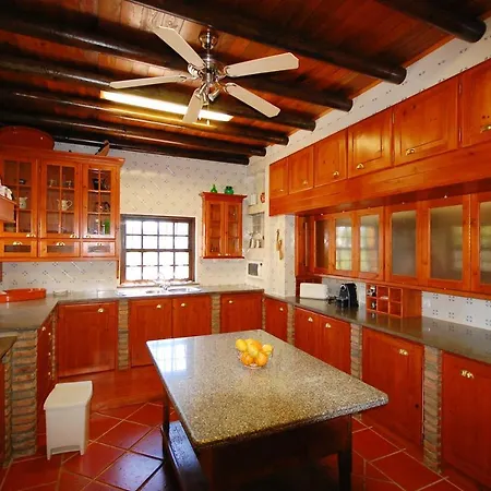 Villa Rustic With Mountain Views And Pool *