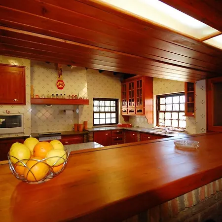 וילה Rustic With Mountain Views And Pool *