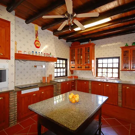 Rustic With Mountain Views And Pool Villa *