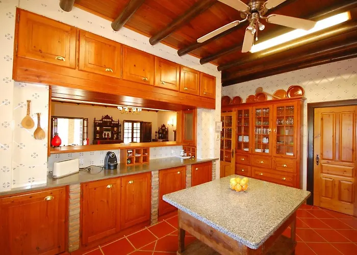 Rustic With Mountain Views And Pool 빌라