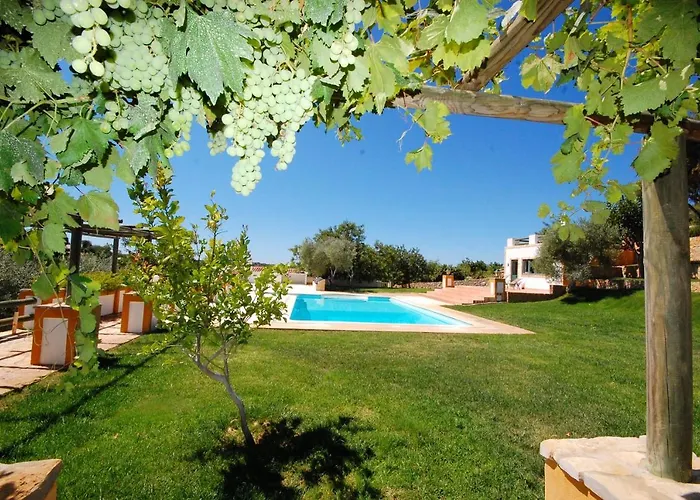 Rustic With Mountain Views And Pool * 타비라