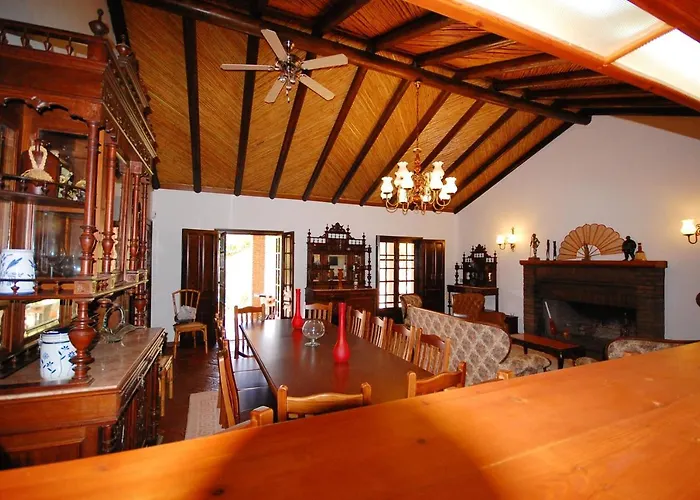 Rustic With Mountain Views And Pool * 타비라