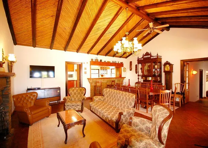 Rustic With Mountain Views And Pool * 타비라