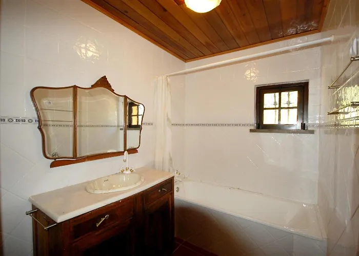 빌라 Rustic With Mountain Views And Pool 타비라