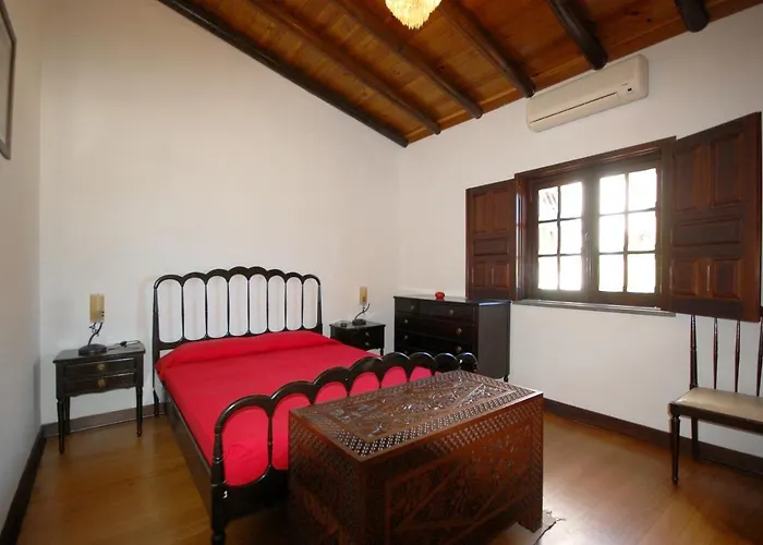 Rustic With Mountain Views And Pool 타비라