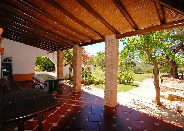 Rustic With Mountain Views And Pool 빌라 타비라