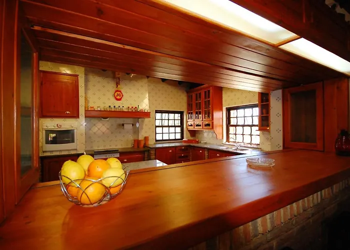 빌라 Rustic With Mountain Views And Pool *