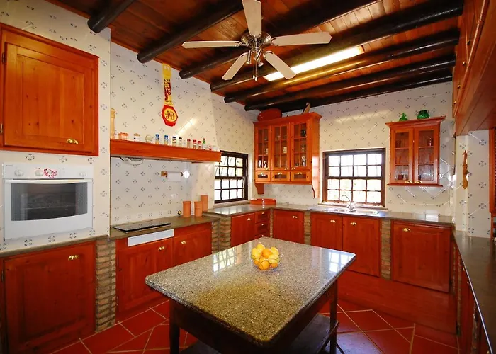 Rustic With Mountain Views And Pool * 타비라