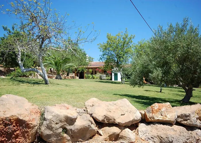 빌라 Rustic With Mountain Views And Pool