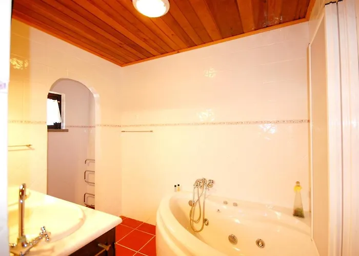 빌라 Rustic With Mountain Views And Pool 타비라